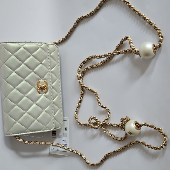 NEW CHANEL Agne Perle Pearl Ball Light Gray Mini Bag Wallet On Chain - Picture 10 of 17